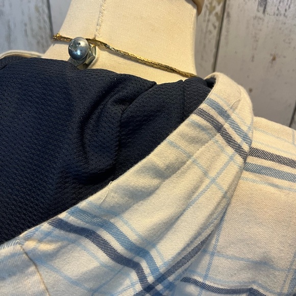 Salt Life NEW Plaid Jacket Womens size Small - hooded. - Picture 5 of 9